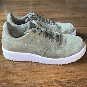 Nike Air Force 1 suede